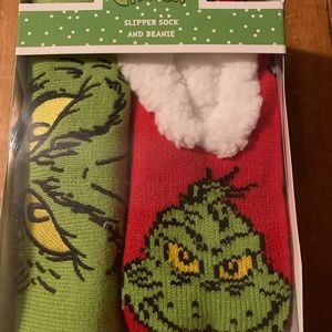 Grinch beanie & socks